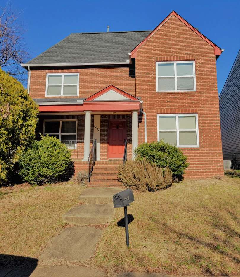 Large single family residence in Wallace Manor on corner lot.