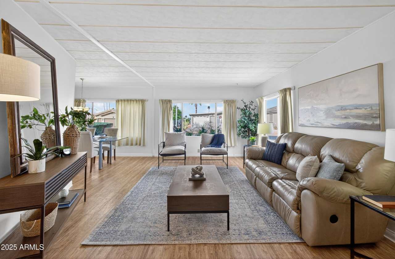 5807 E LEONORA Street