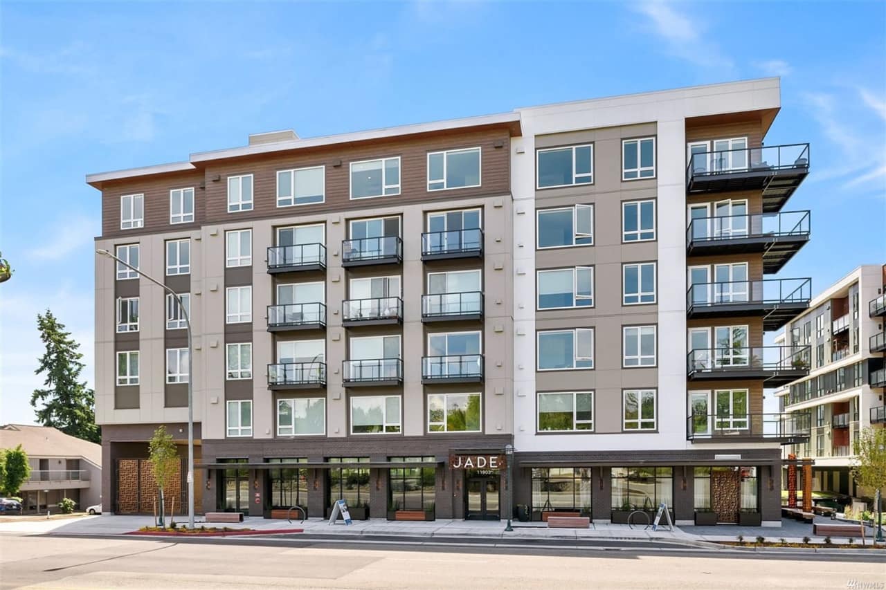 Brand New Urban One Bedroom Condo in Totem Lake, Kirkland