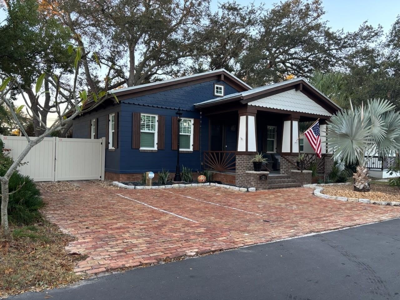 525 LEXINGTON STREET