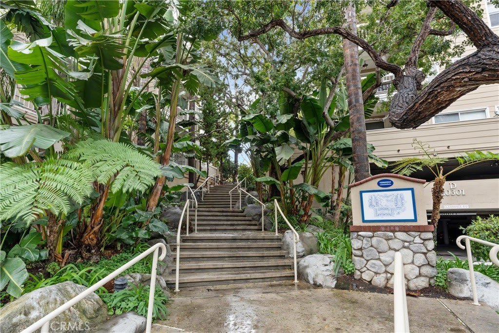 20301 Bluffside Circle