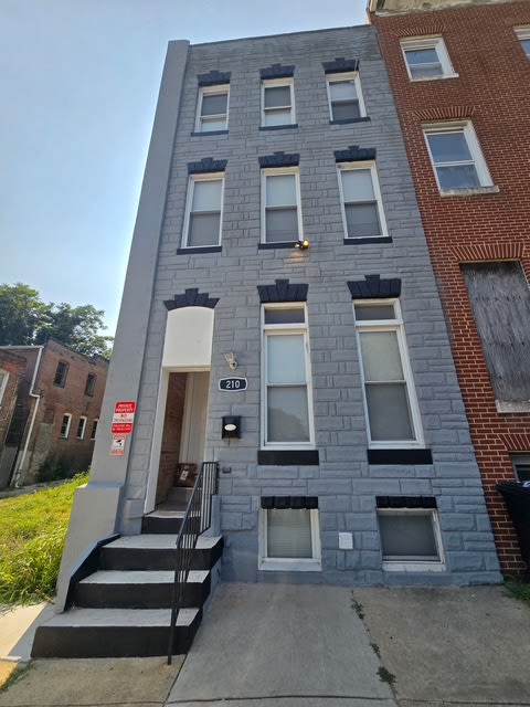 210 North Mount Street - 1A AVAILABLE $850 W/BATH