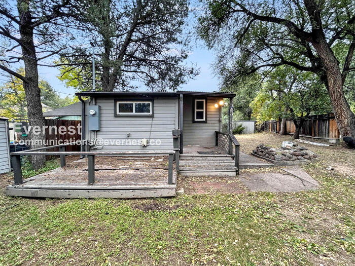 110 1/2 W Cheyenne Rd