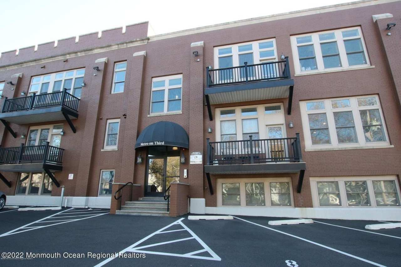 1003 Bond Street unit: 16