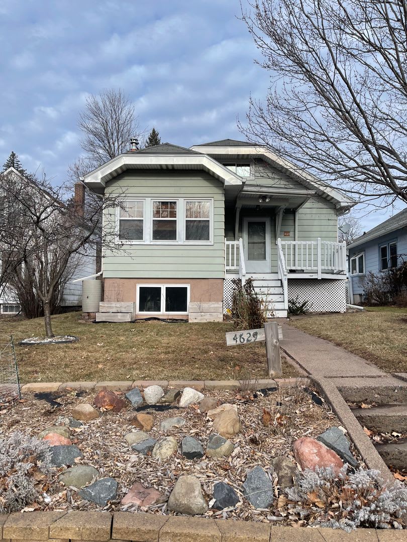 AVAILABLE JULY - 3 BEDROOM/1.5 BATHROOM HOME