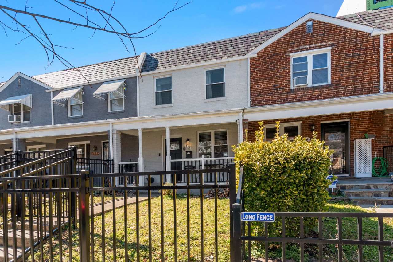 Recently Updated, 2 bed 2 1/2 Bath with Fenced Front and Back Yard!