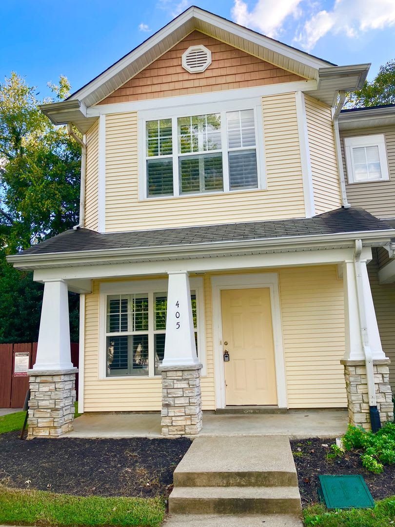 Holiday PRICE DROP! Corner lot townhome near Percy Priest Lake