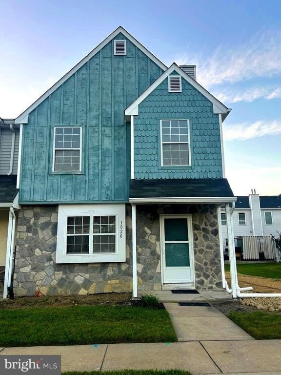 1020 HILLSBORO COURT