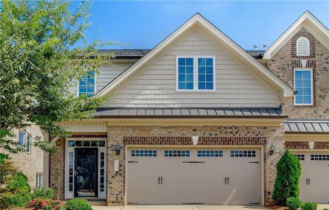 Ready to move in! 4 Beds 2.5 Baths!