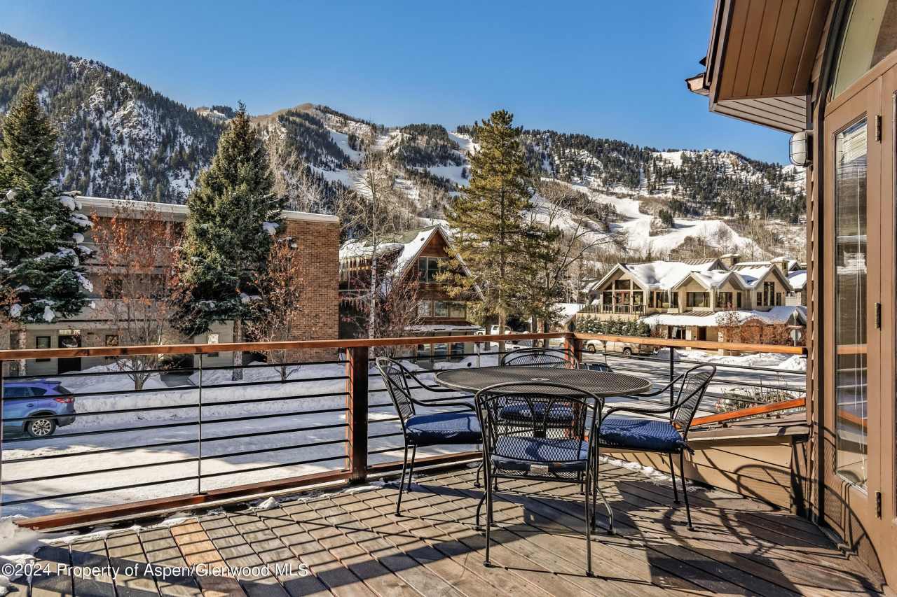 1006 E Hyman Avenue unit: B