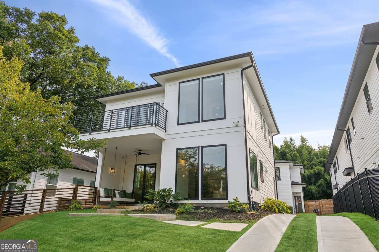 32 Walthall Street NE #A