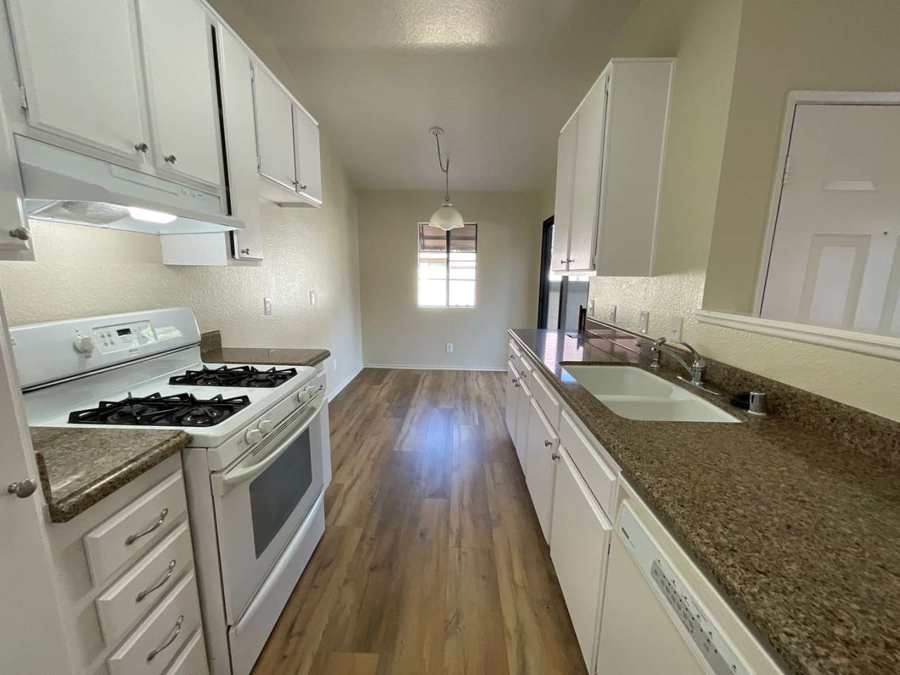 $500 OFF FIRST MONTH'S RENT! Evergreen Village: Upper 2 Bedroom 2 Bath Condo