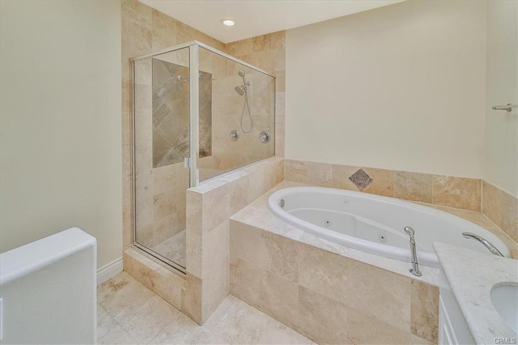 2109 Vanderbilt Lane