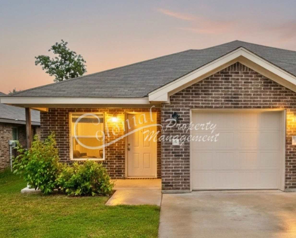 AVAILABLE NOW! (SECTION 8 ACCEPTED)