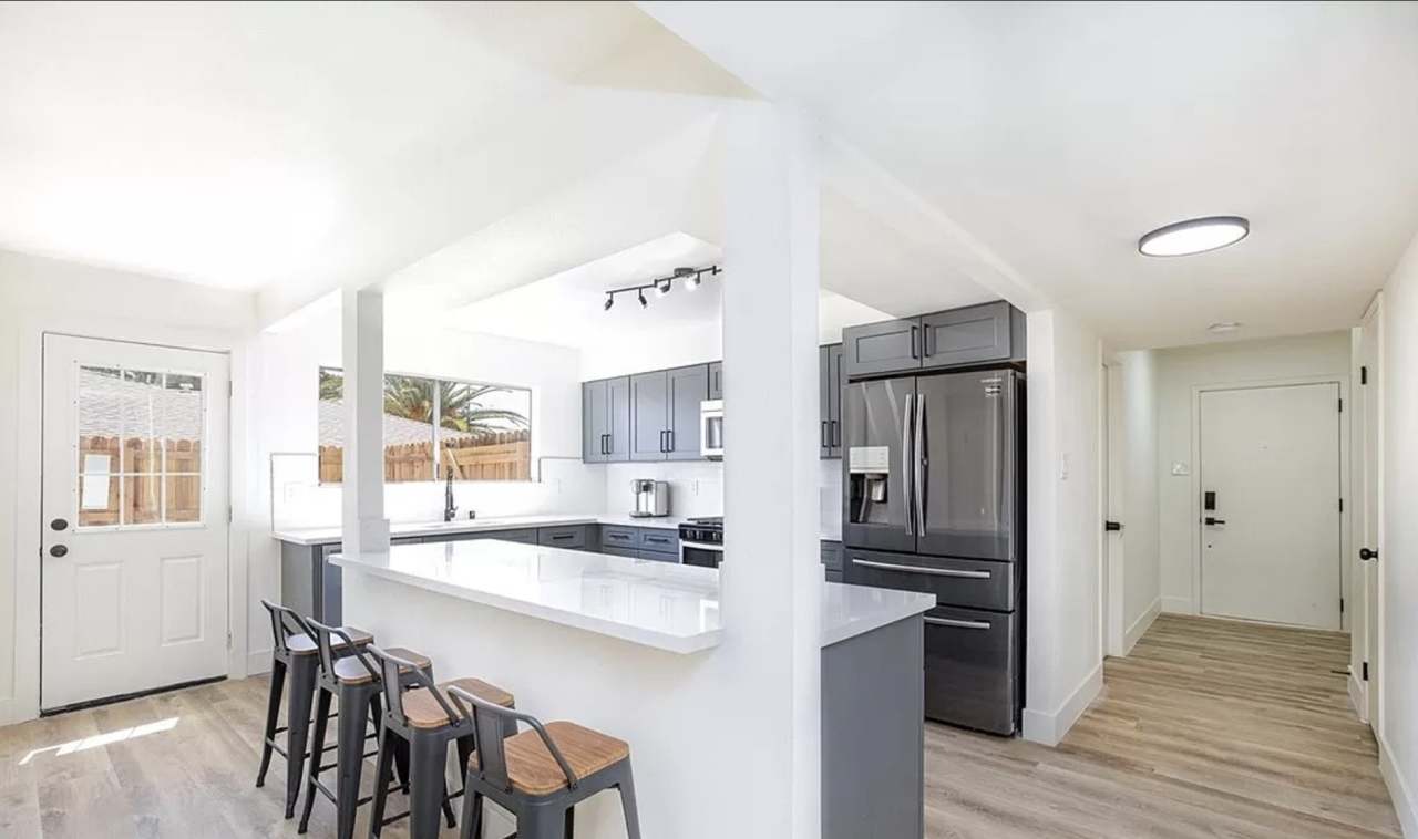 4242 Tarkin Avenue - Room 8