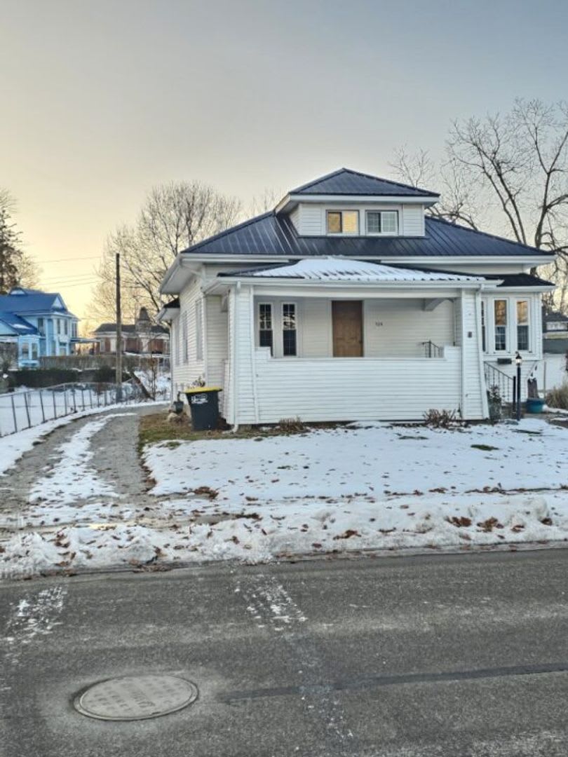 Updated 2 Bedroom (with flex/office space), 2.5 Bath Home with Attached Garage – $1,695/Month