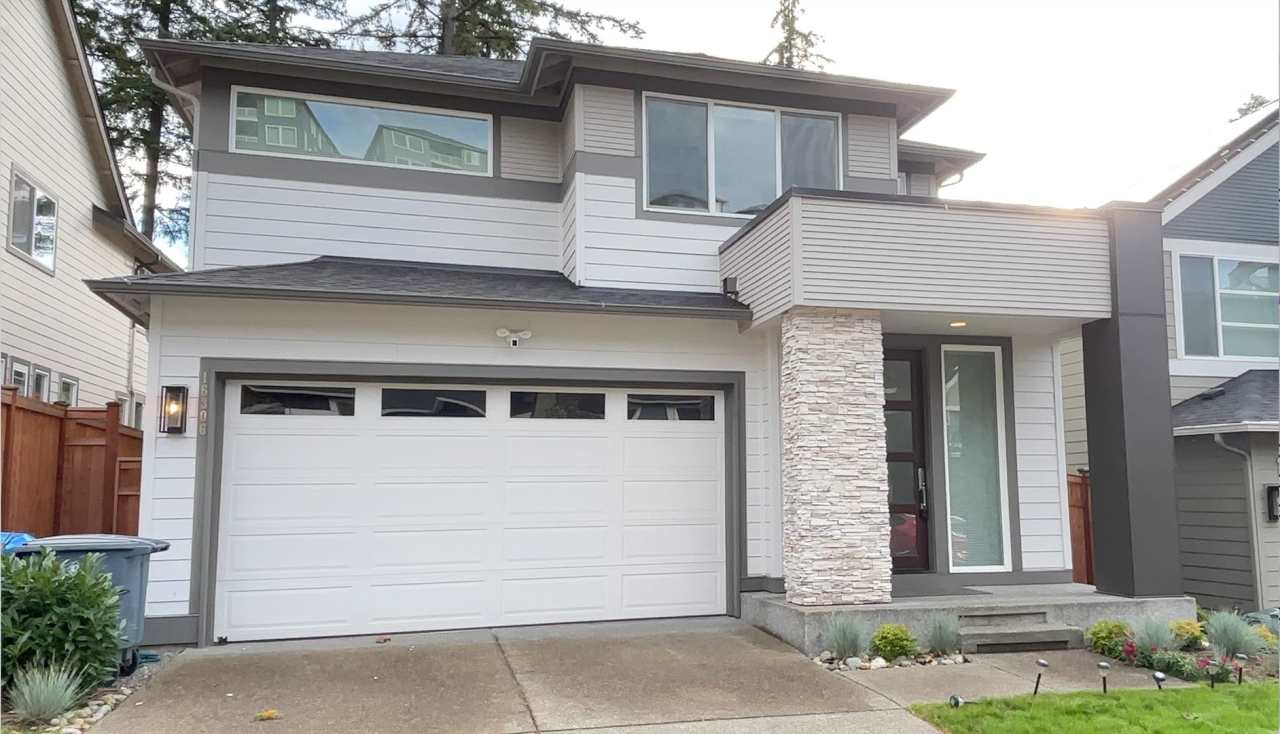 STUNNING 4-Bedroom Lake Tapps Home w/2-Car Garage and A/C!!