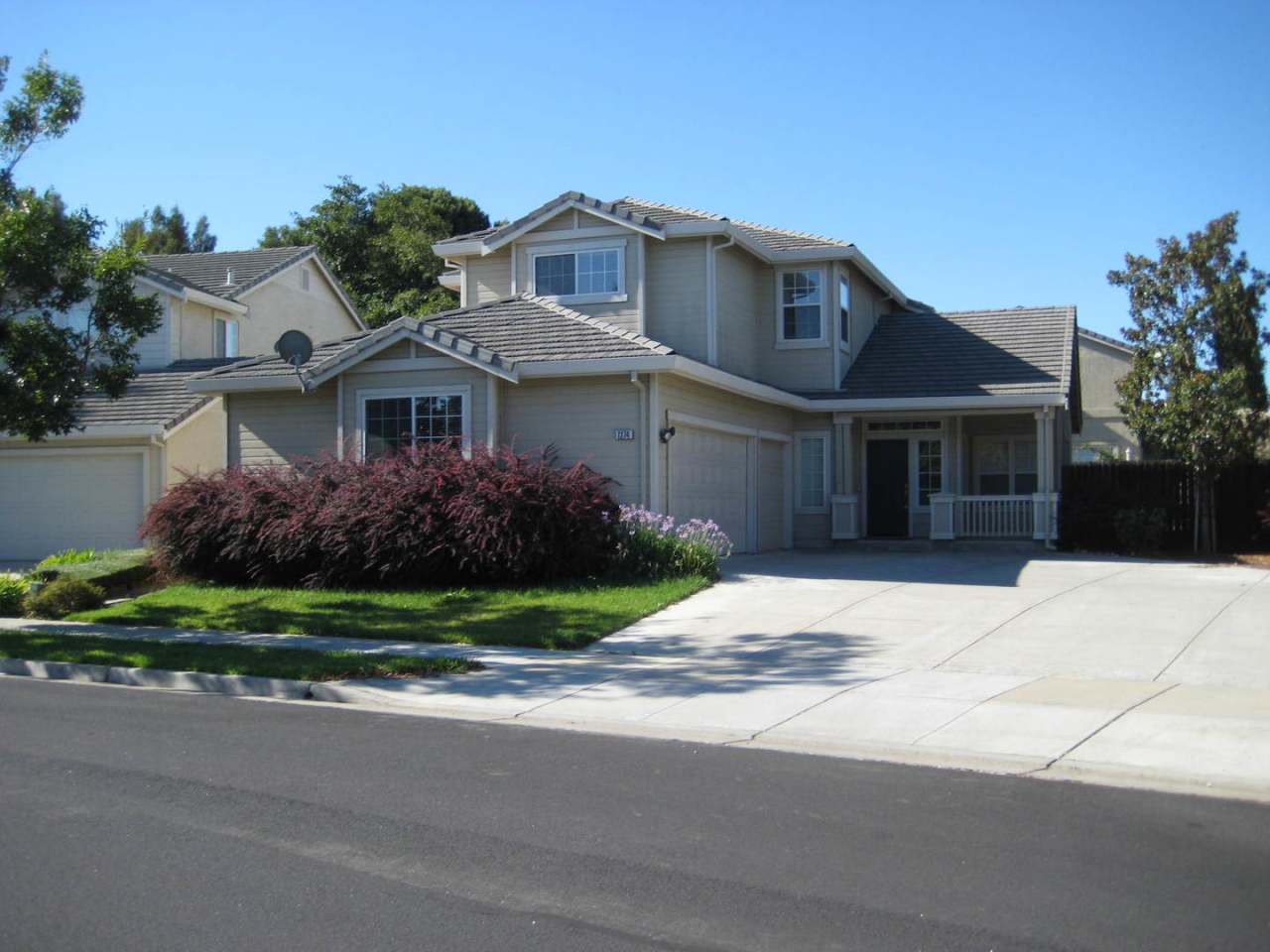 Gorgeous 4 Bedroom, 3 Bath in Brentwood