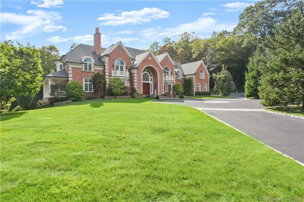 26 Pequot Lane