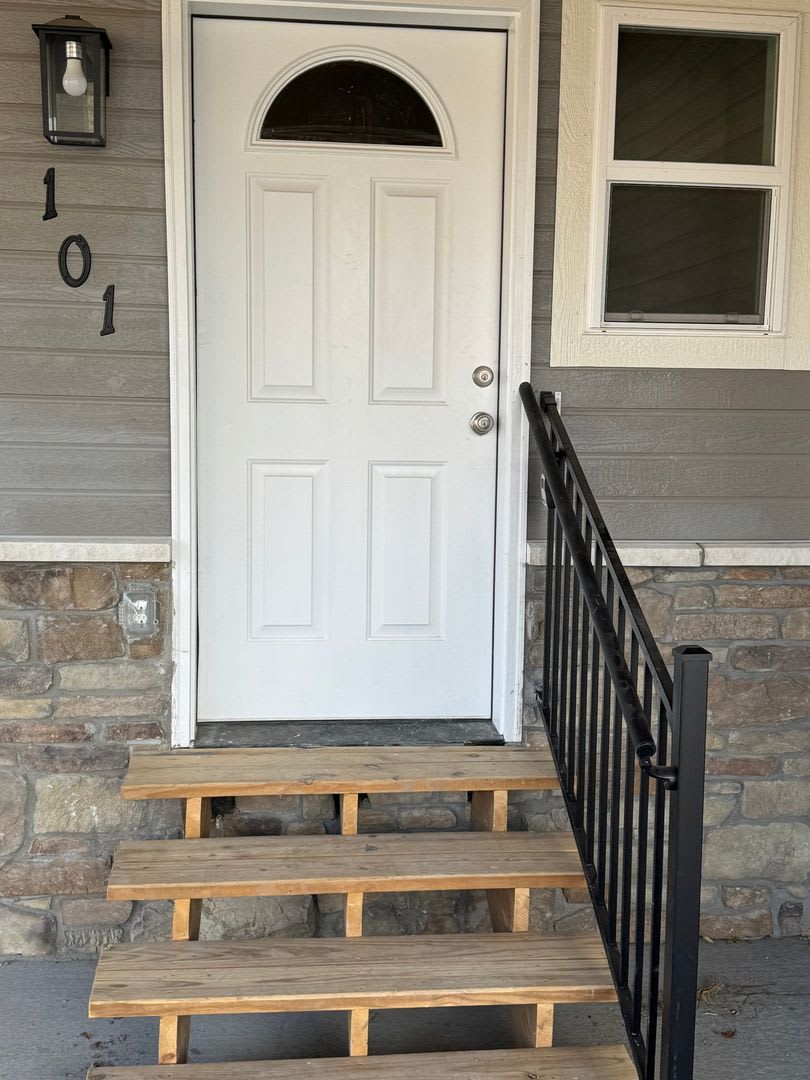 Spacious 4BR Duplex in Colorado Springs