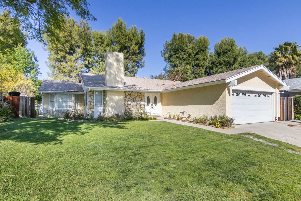 Beautiful Rental in Guard-Gated Hidden Lake Community