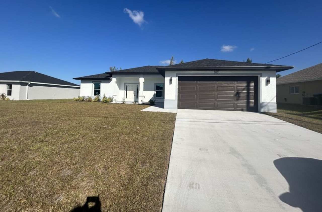 STUNNING Brand New Construction 4/3