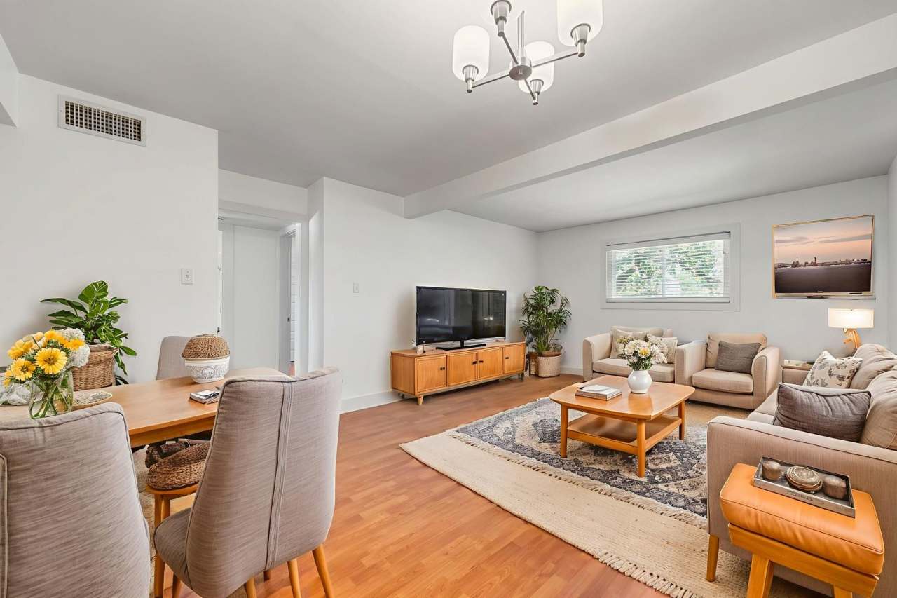 Available now: 2 Bed/1 Bath Hyde Park Condo – Walk to UT  Downtown!