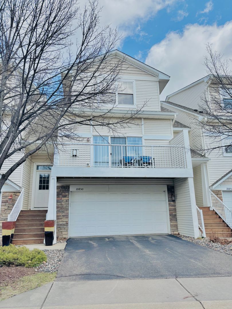 Awesome 3 bed 3 bath townhouse in Woodbury!