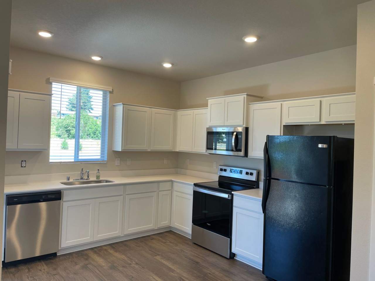 3 Bed 2.5 Bath Home in Vancouver! Open Concept Living Space! Stainless Steel Appliances!