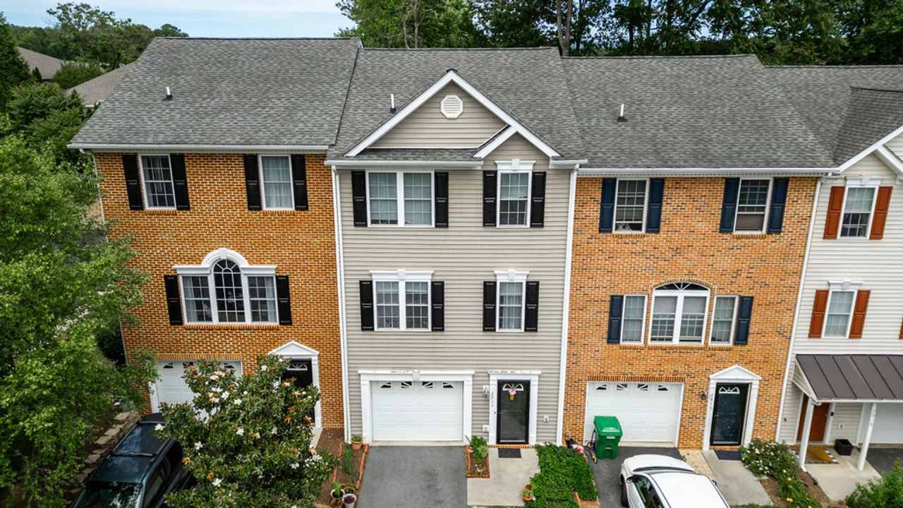 3-Bedroom Townhome with Bonus Room, Large Deck and Garage!