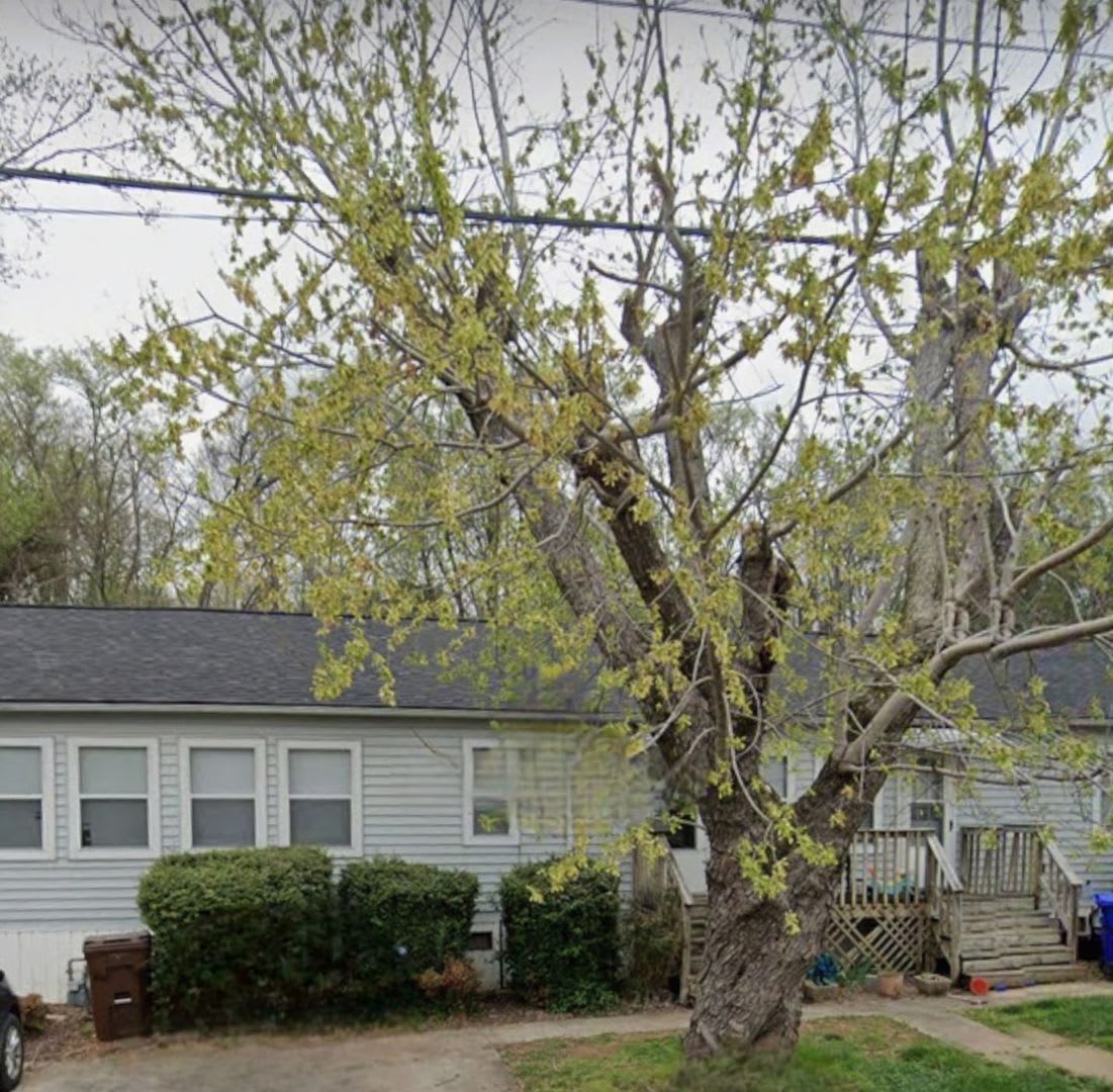 Oak Ridge 37830 - COMING SOON! Showings begin April 1, 2025 - 2 bedroom 1 bath apartment - Contact Lisa Vineyard or Shannon Russell (865) 216-9334