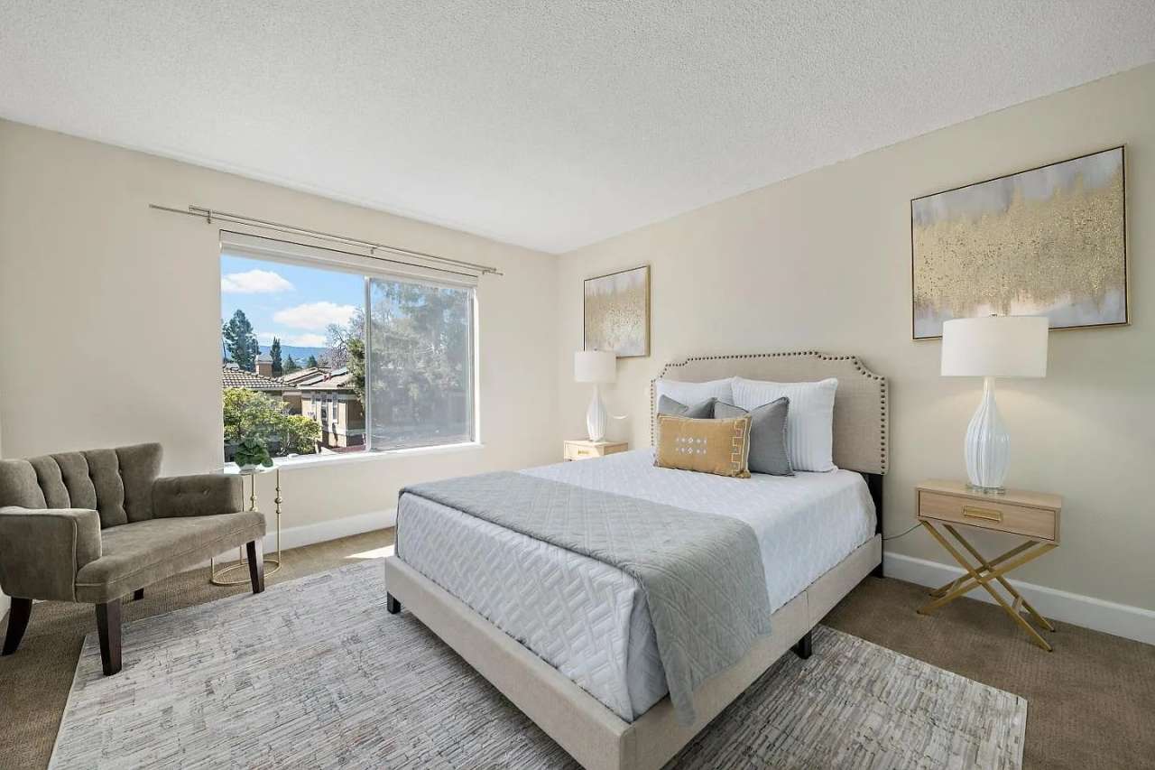 1458 Hudson St Apt 211