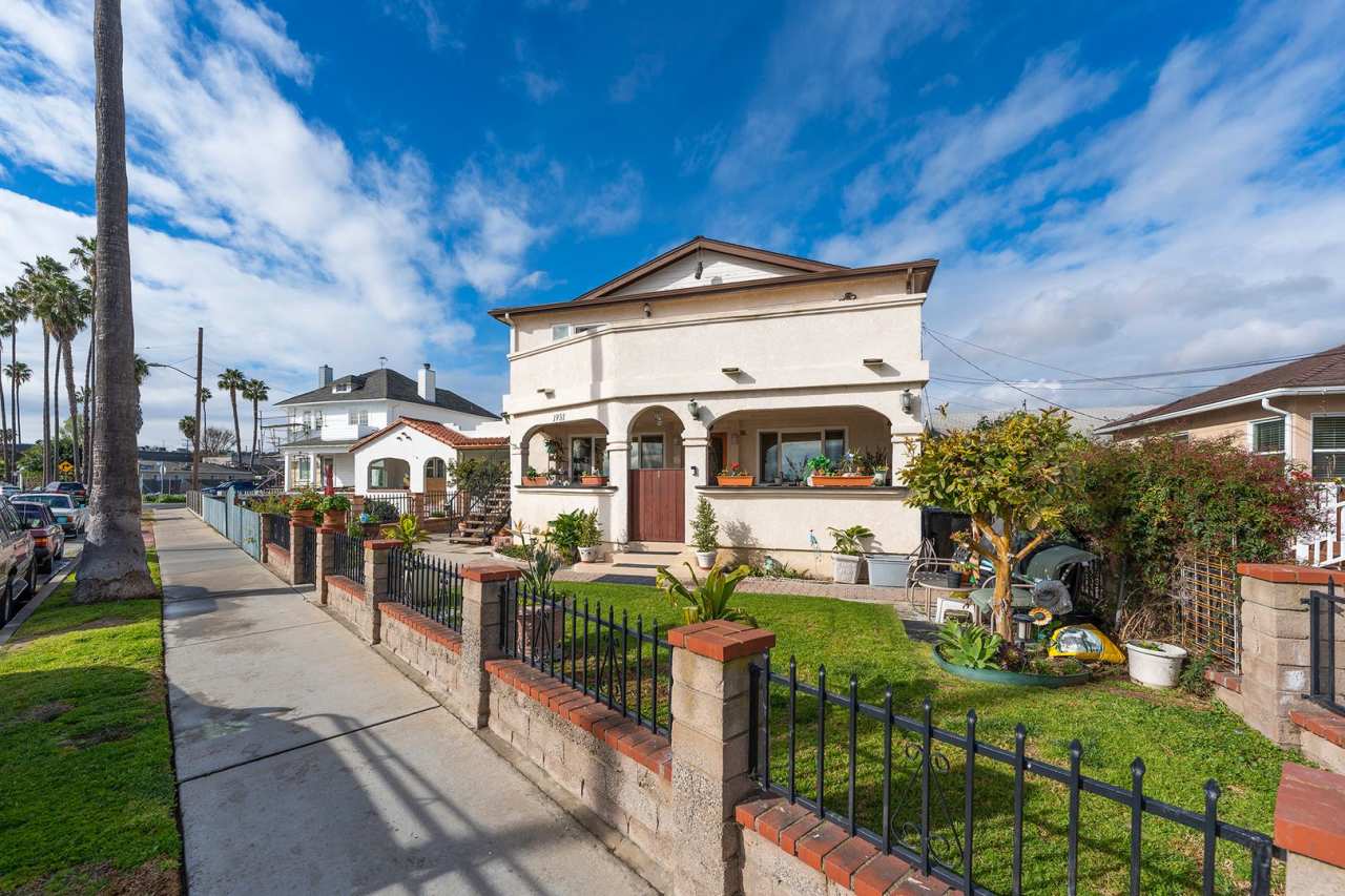 San Pedro Unit with Spectacular Ocean/Marina Views!