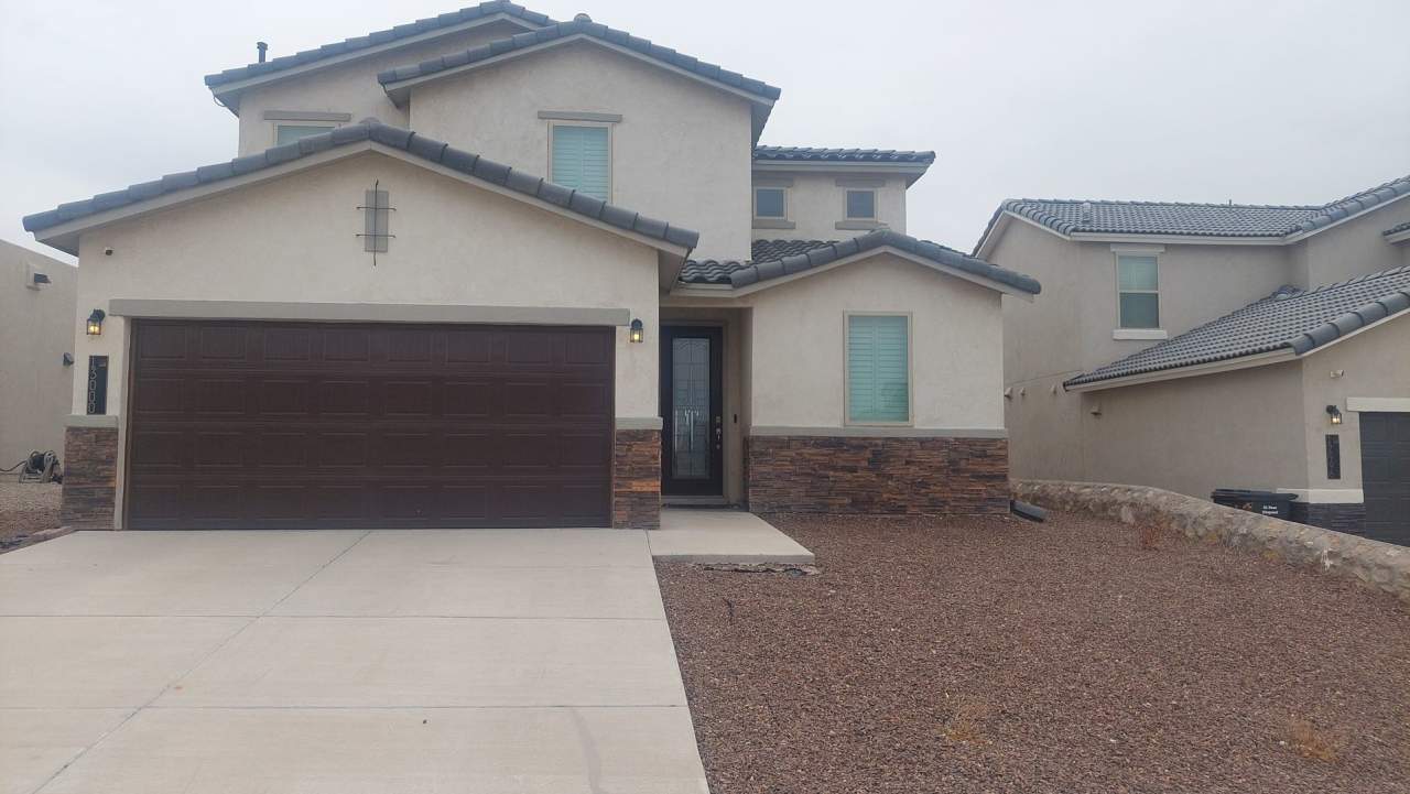 4 BEDROOM 3.5 BATHROOM HOME 2701 square feet!