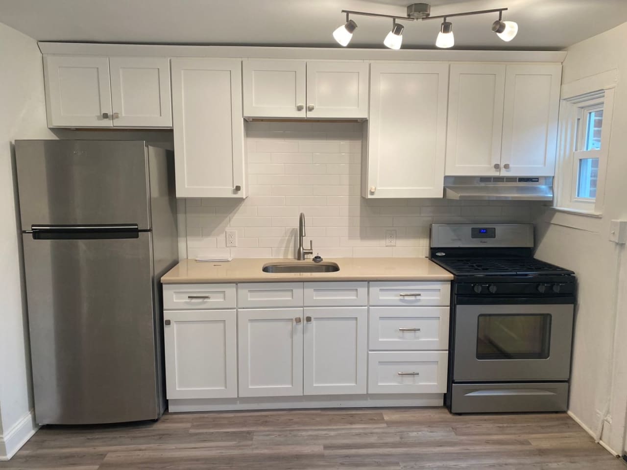 Cozy 2 Bedroom Home with Central Air!