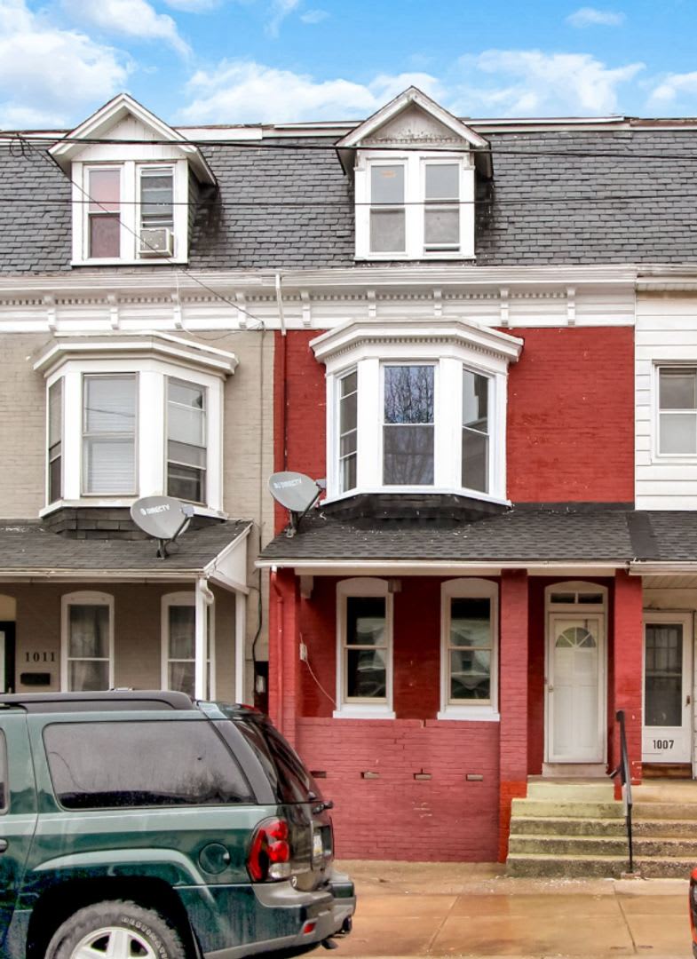 Spacious 4 Bedroom, 1 Bath Home in North York!