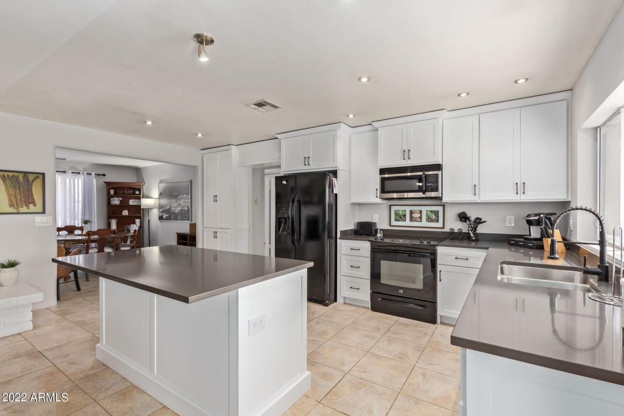 5337 E GELDING Drive