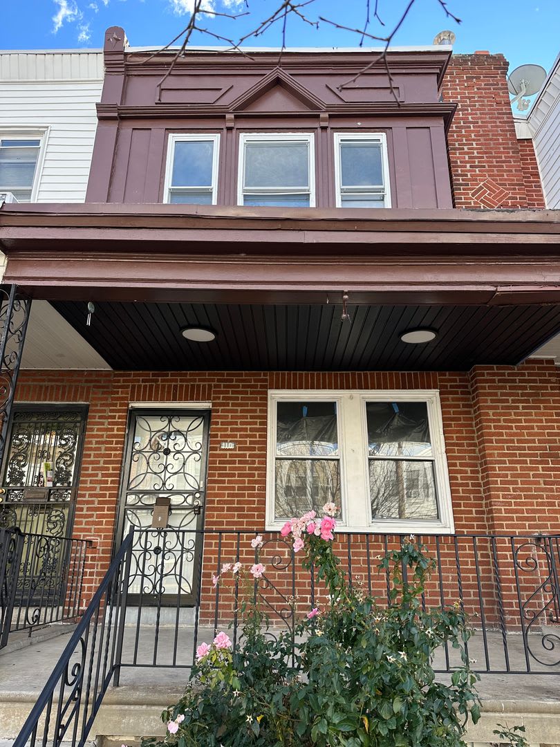 Newly Renovated 3 Bed/1 Bath Row Home