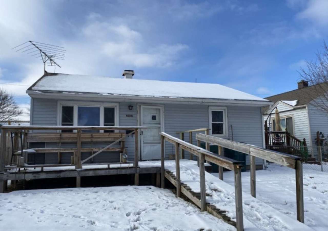 2 bedroom 1 bath house for rent