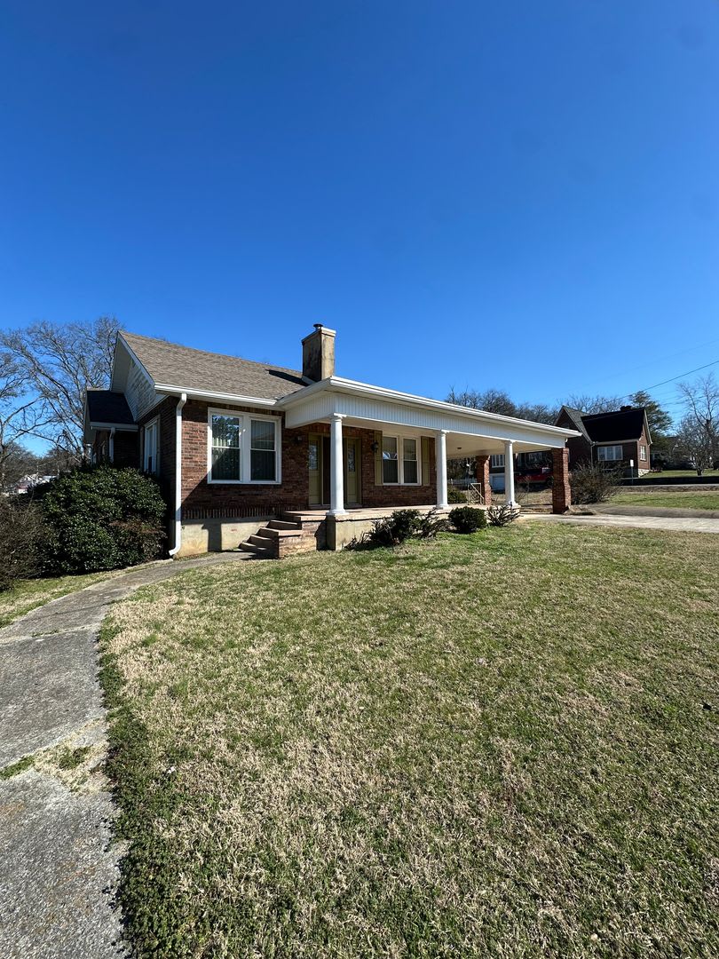 Stunning 4 Bed 2 Bath Home in the Heart of Shelbyville