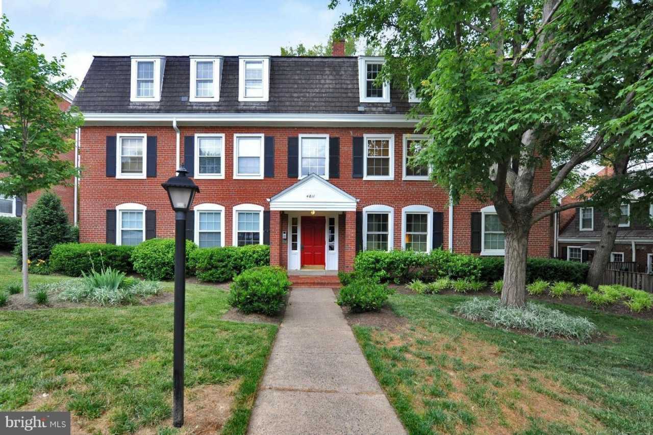 Top Floor 1/1 with Updated Kitchen  HDWD Floors