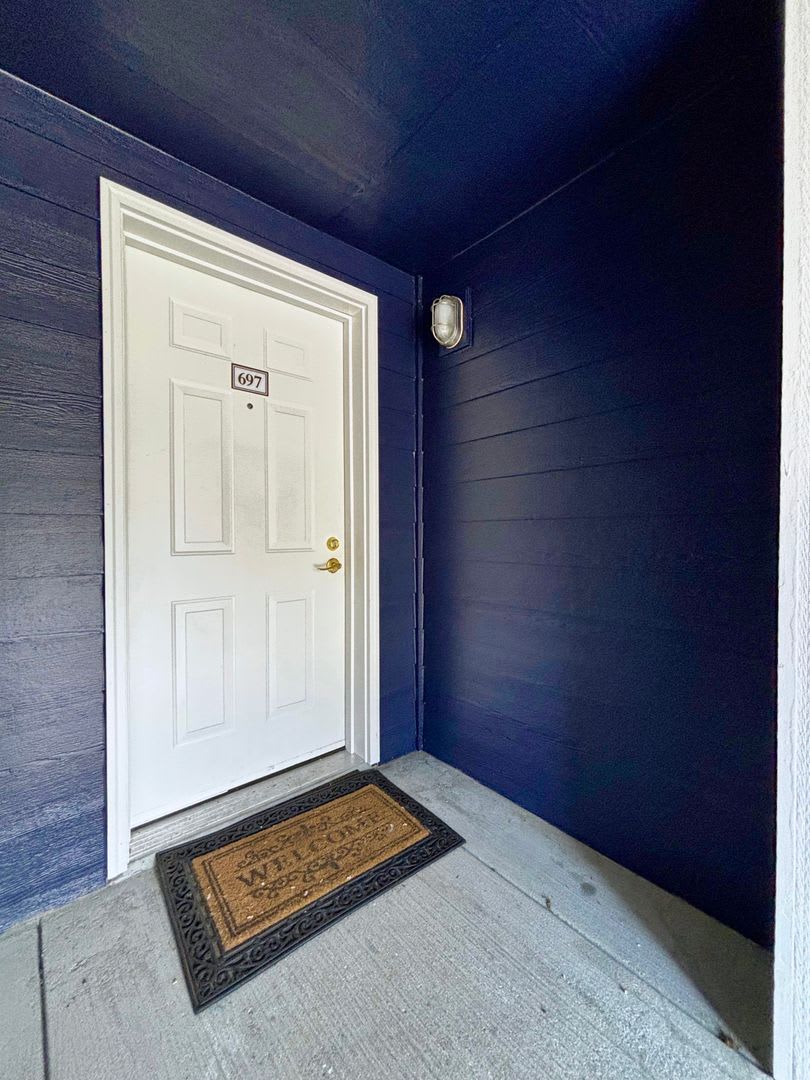 Modern Condo in Gresham near Glendoveer!