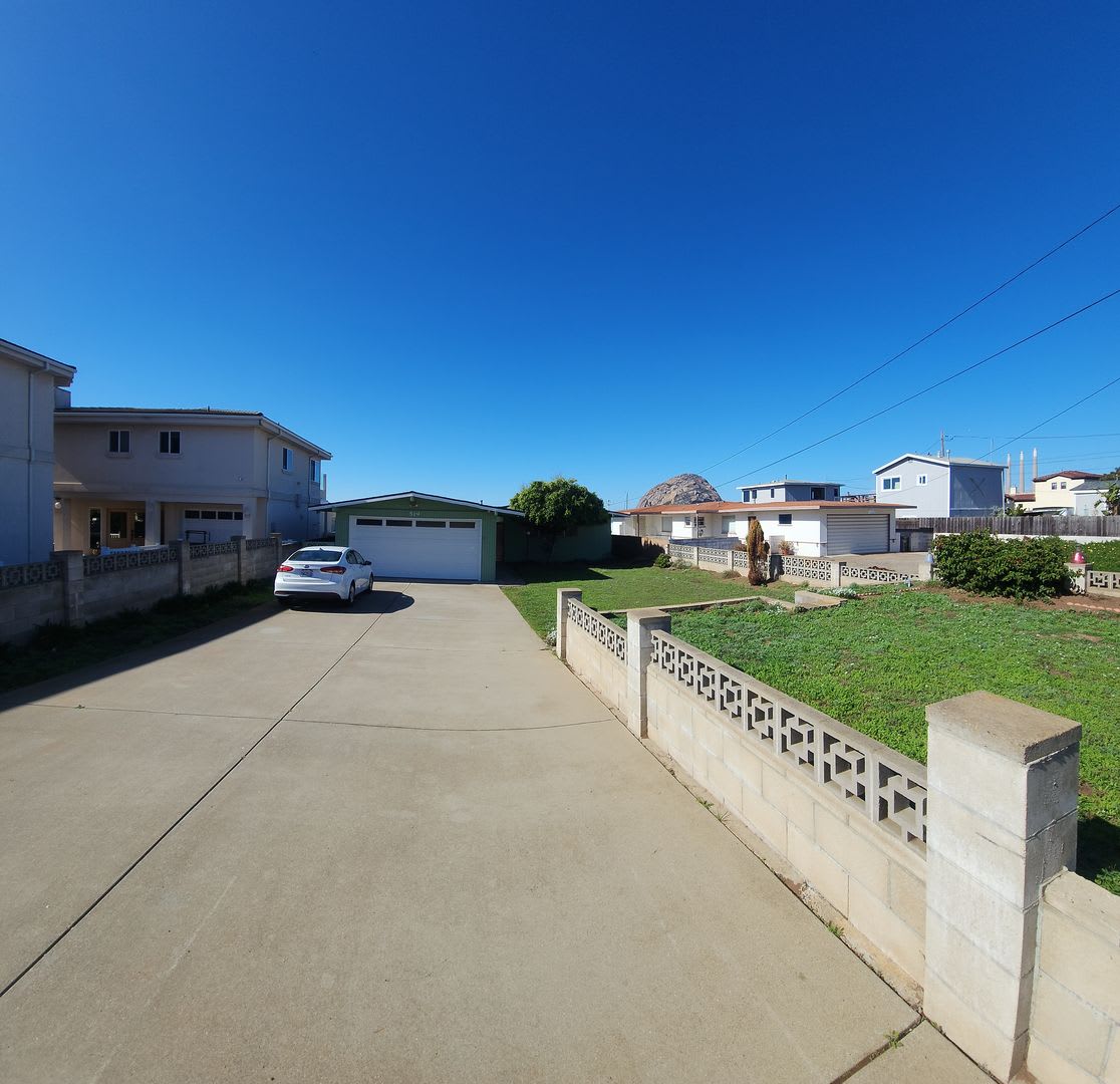 THOSE MORRO BAY VIEWS! Bright and Airy 2 bedroom 2 bath house near Embarcadero