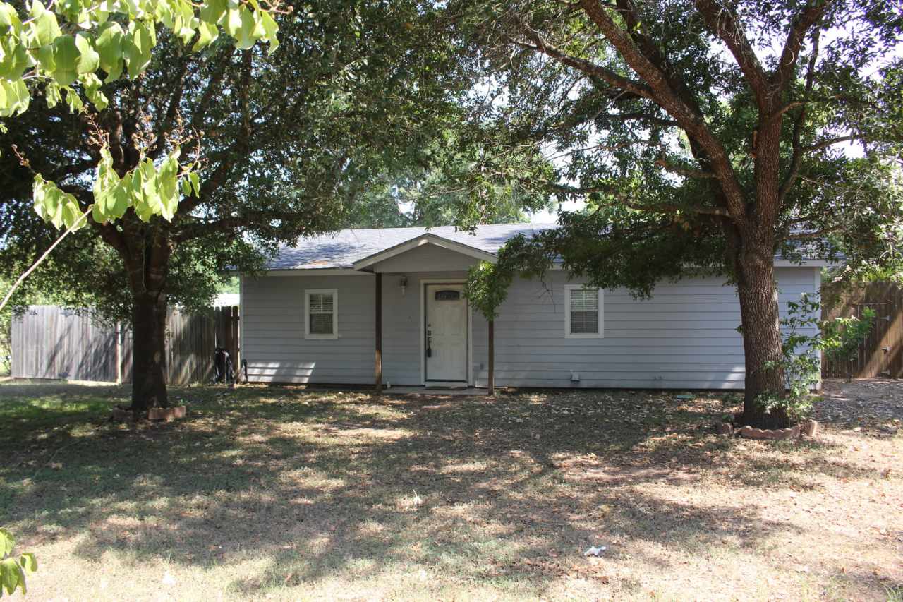 Downtown - Fenced Yard - 2 Car Garage