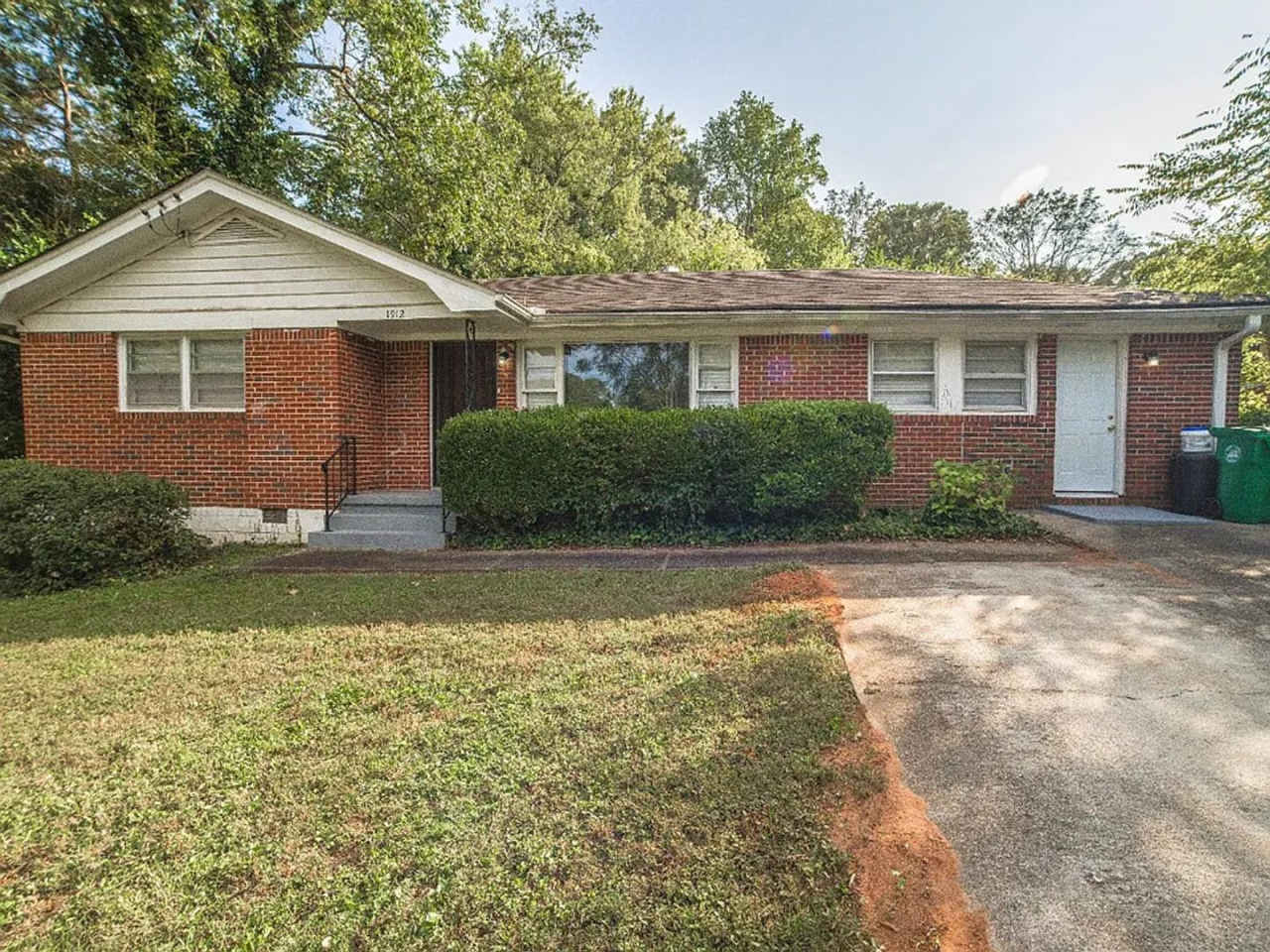 3 bed and 1 bath in Decatur!