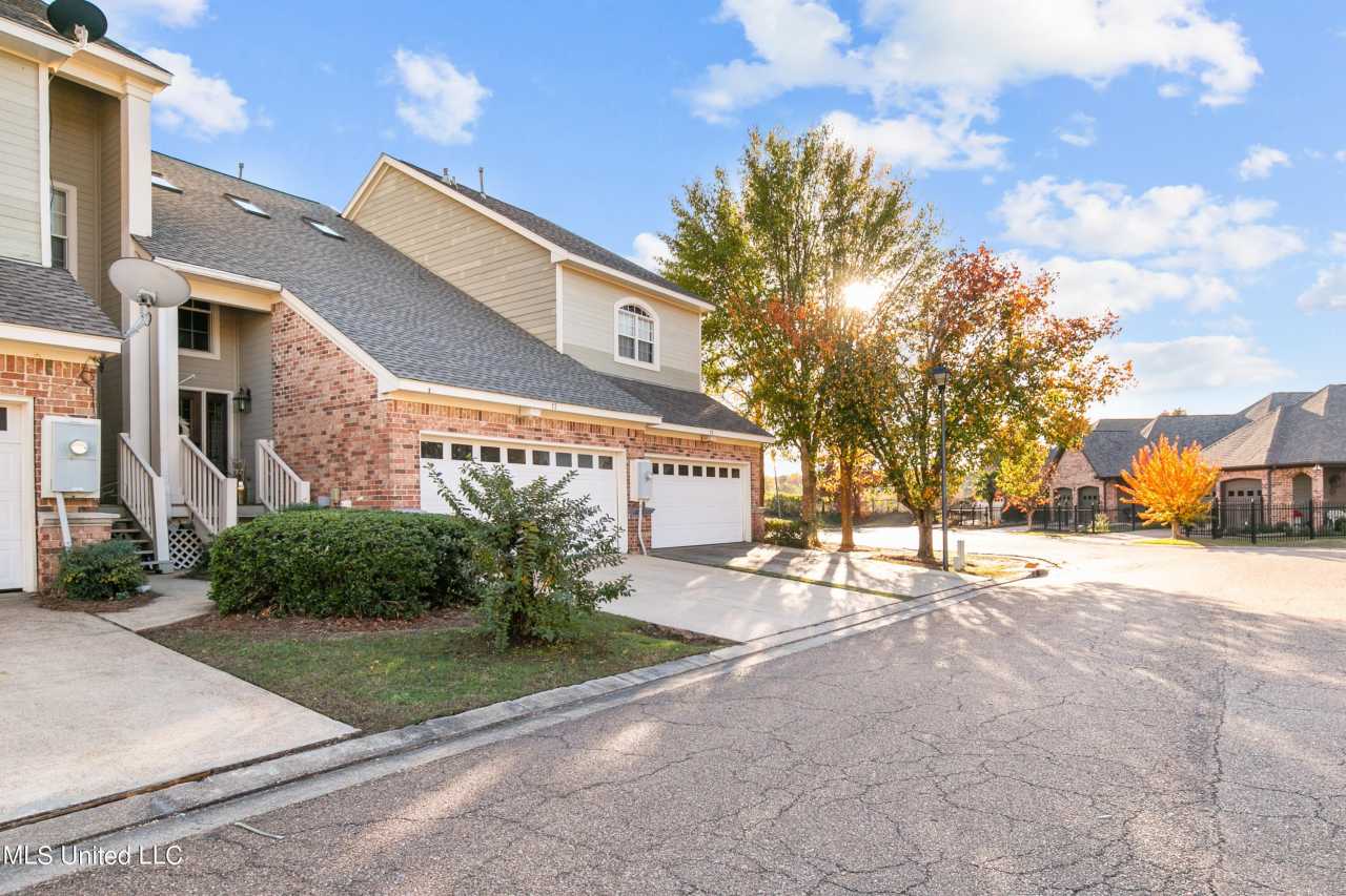 17 Charleston Circle