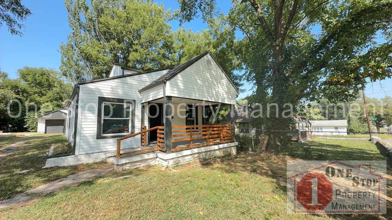 Welcome Home to this 3 Bedroom, 2 Bathroom Home for Rent in Kansas City!!!