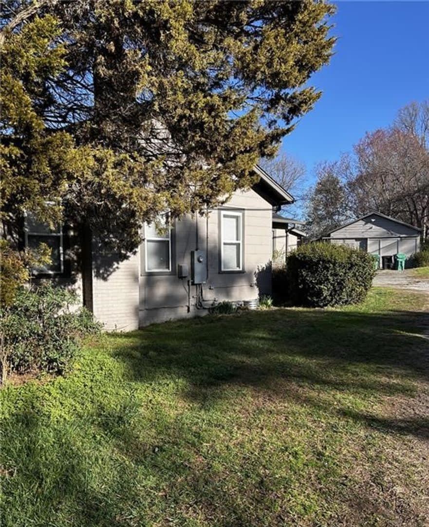 Coming soon!!!! 2 Beds 1 Bath