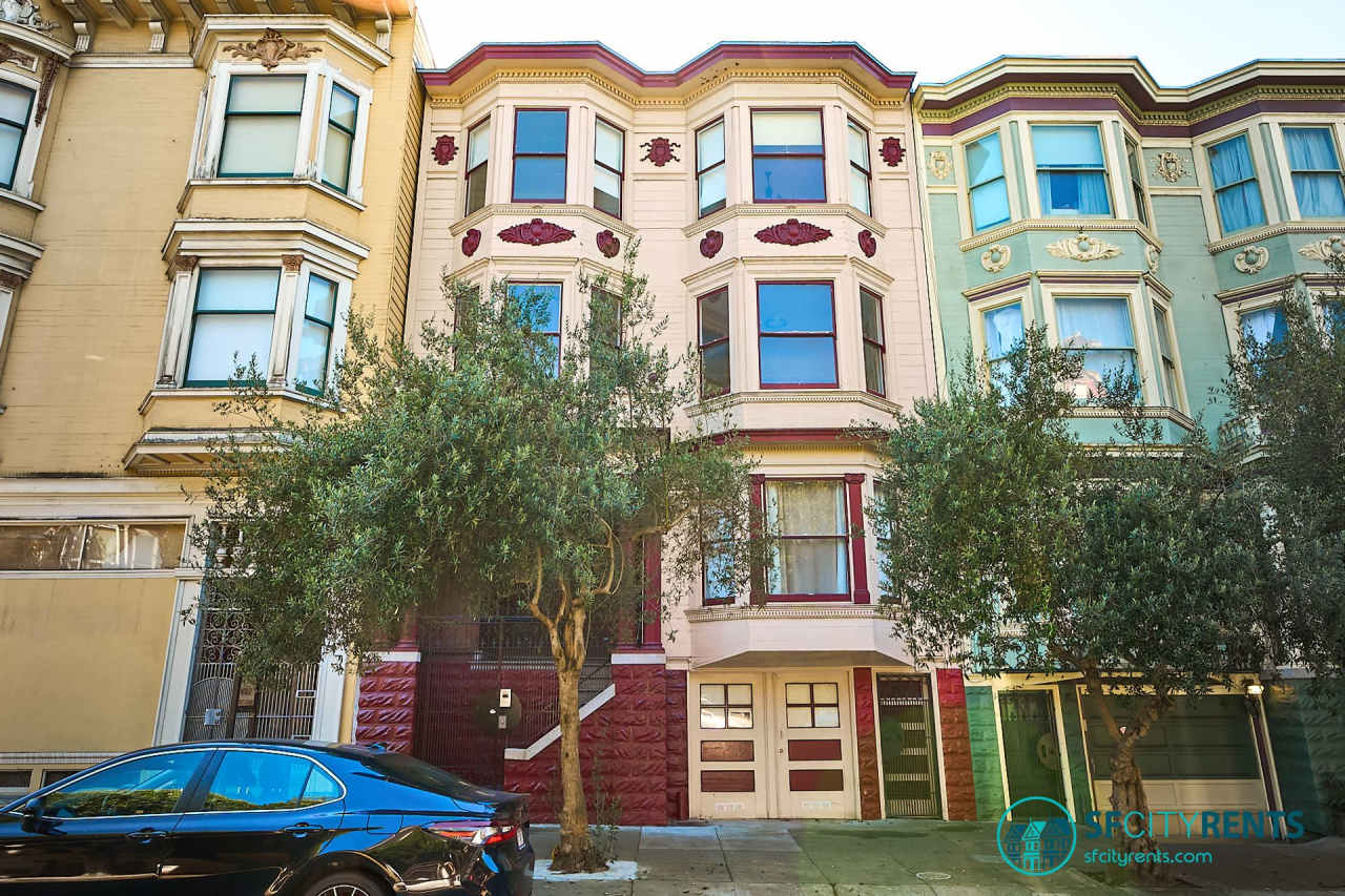 Cole Valley/Haight: Top Floor 3 or 4 Bed Flat w/ in-unit W/D