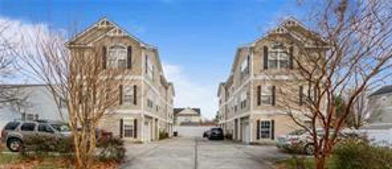 3BD/3.5BA Townhouse in Town Center! with Garage and Patio- First Floor Primary Suite